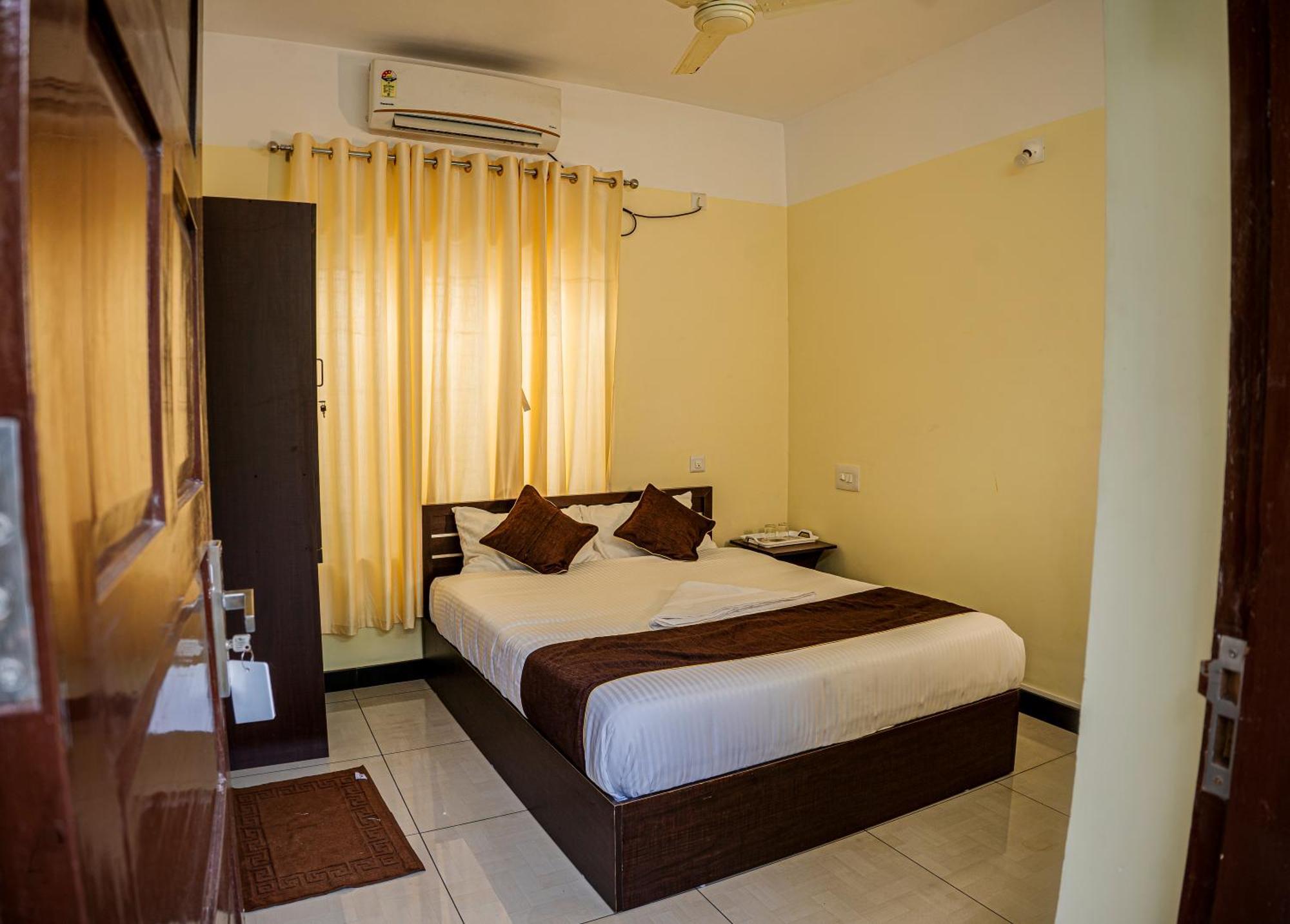 Akr Residency Hotel Kazhakuttam Ngoại thất bức ảnh