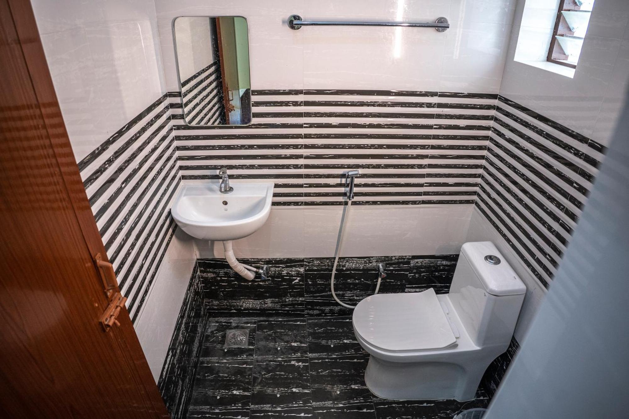 Akr Residency Hotel Kazhakuttam Ngoại thất bức ảnh