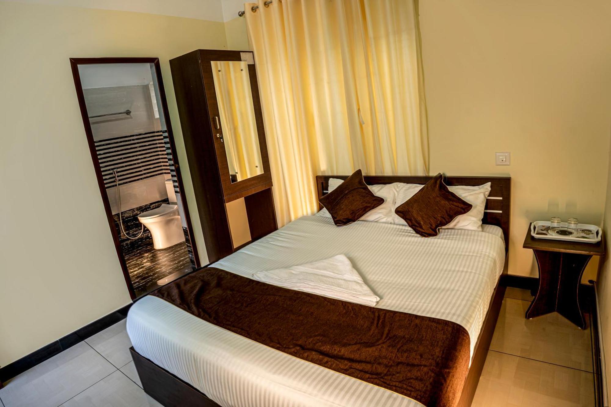 Akr Residency Hotel Kazhakuttam Ngoại thất bức ảnh