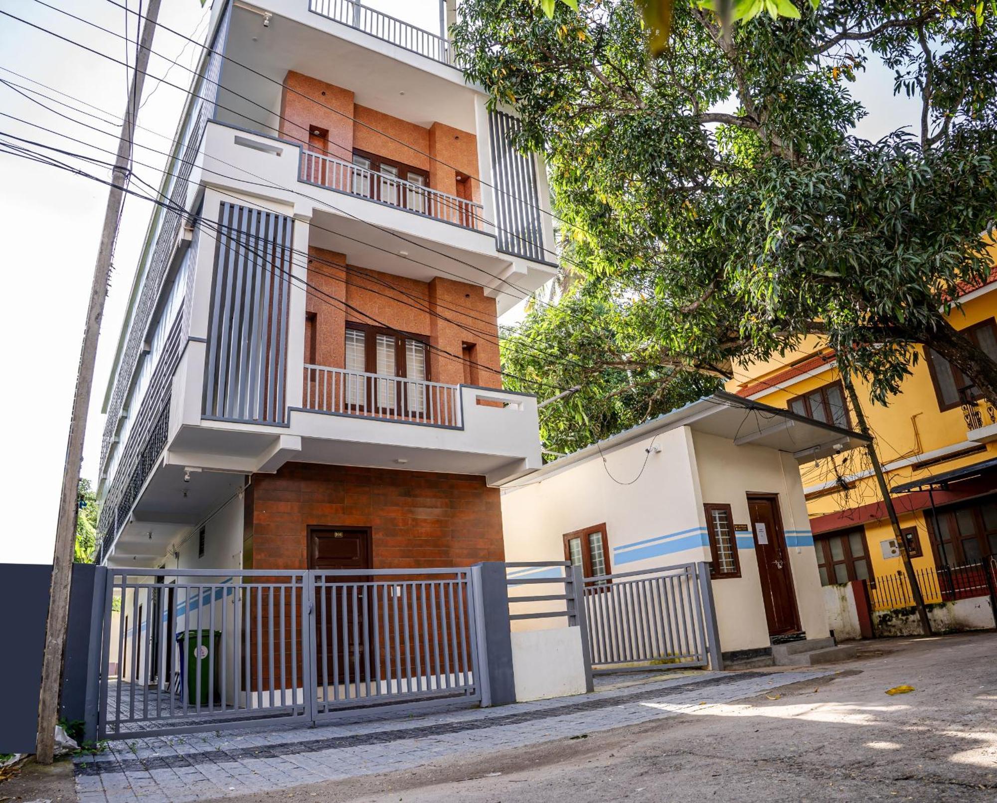 Akr Residency Hotel Kazhakuttam Ngoại thất bức ảnh